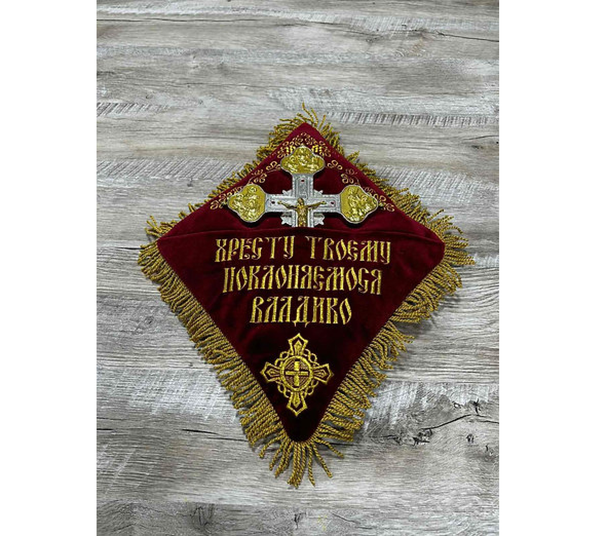Оксамитова подушка-підставка під хрест
