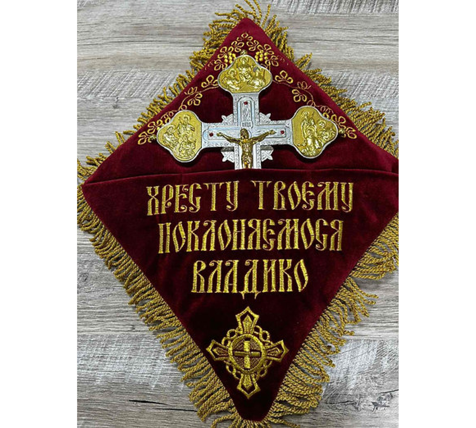 Оксамитова подушка-підставка під хрест